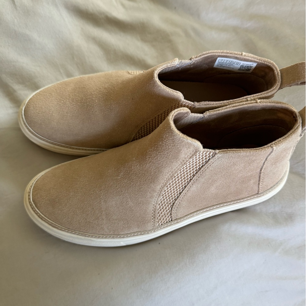 Toms Women's Slip-On Suede Moccasins in Light Beige